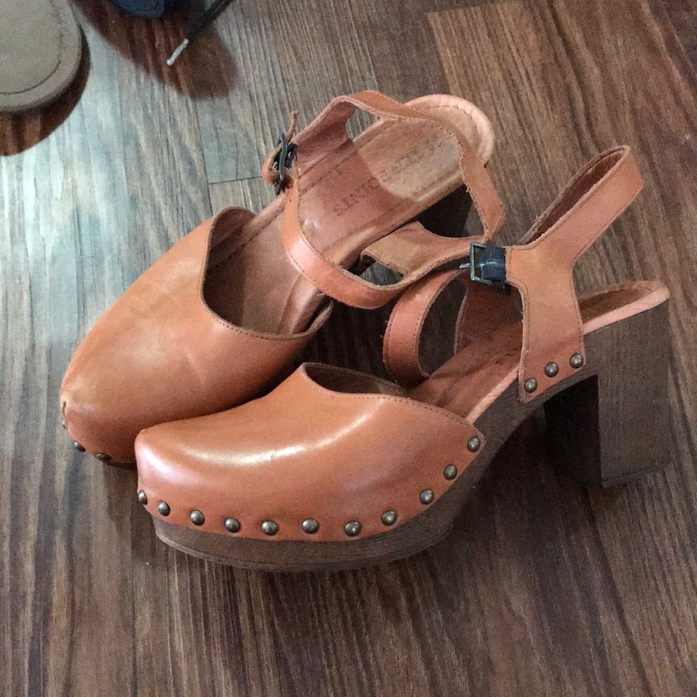 Heeled Ten Points Clogs
